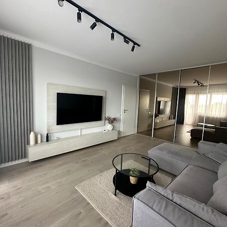 Sunset View Bucharest Apartment ภายนอก รูปภาพ